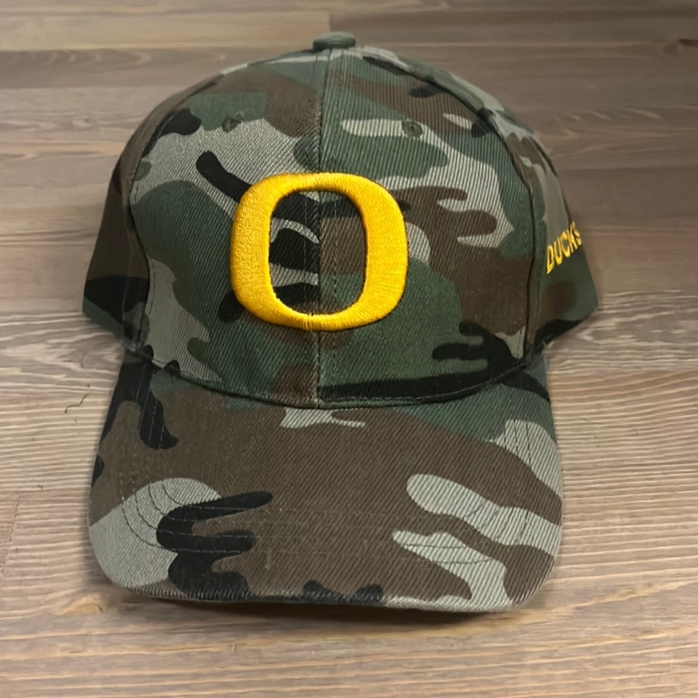 Oregon Ducks Camo Velcro strap Hat